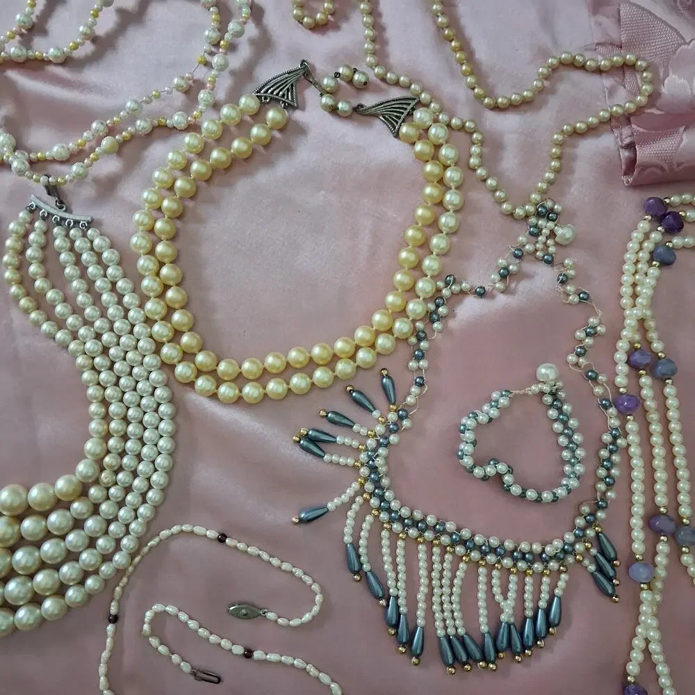 Pearl Jewelry Lot Necklace Bracelet FAUX Misc Stones Colors Eras Styles Costume - Picture 4 of 7